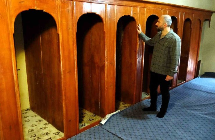 195 yıllık tarihi cami halvet odalarıyla dikkat çekiyor