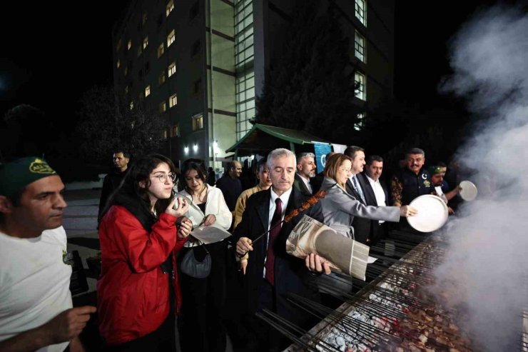 Şahinbey Belediyesi’nden öğrencilere sahur ikramı