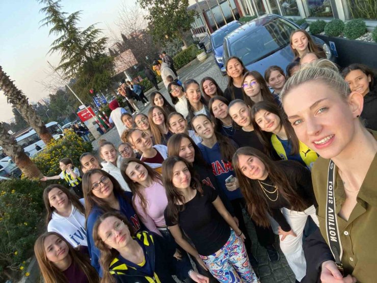 Osmanelispor Voleybol Takımı, İstanbul’da unutulmaz bir gün geçirdi