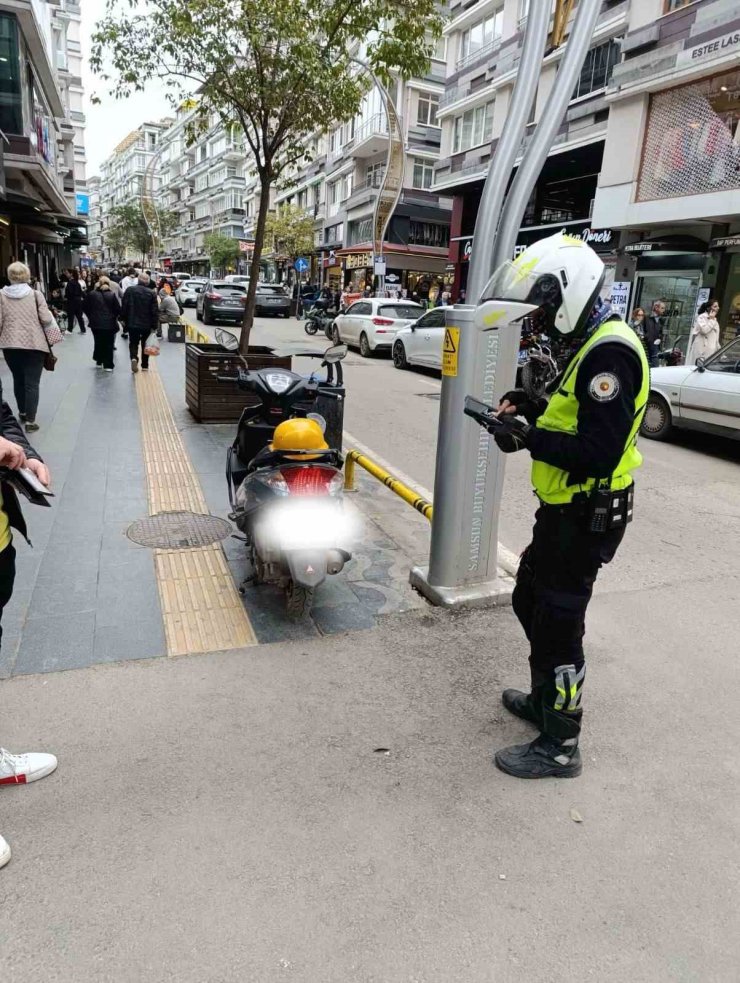 Kaldırımları işgal eden 76 motosiklet sürücüsüne ceza