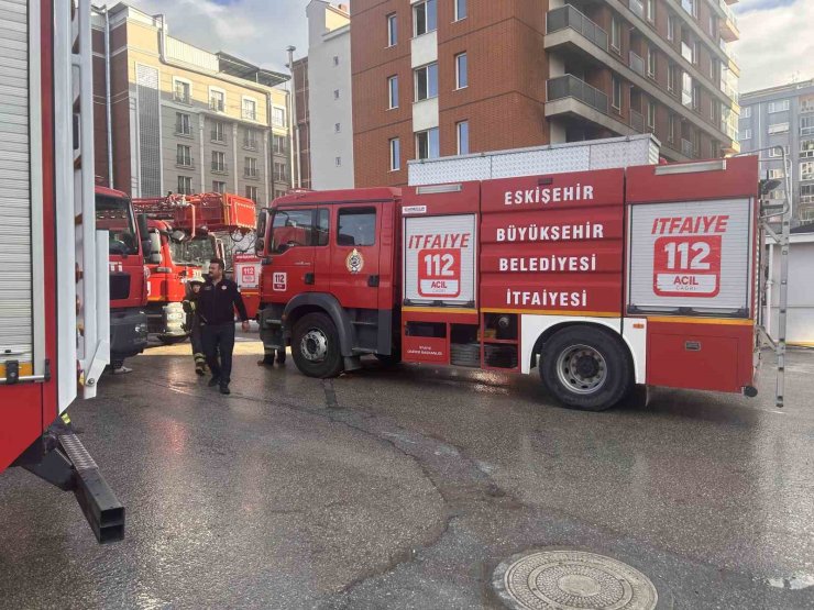 Eskişehir’de otelin kafeteryasında çıkan yangın paniğe neden oldu