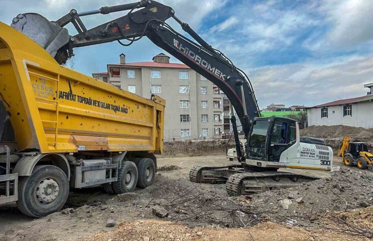 Van Büyükşehir Belediyesi kaçak hafriyat dökümüne göz açtırmıyor