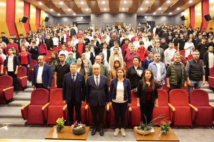 DOSTEK Koleji, 18 Mart Çanakkale Zaferi ve Şehitleri Anma Gününü özel gösterilerle kutladı