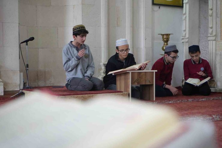 Asırlık geleneğin emanetçileri: Genç hafızlar Bayburt’ta mukabele geleneğini devam ettiriyor