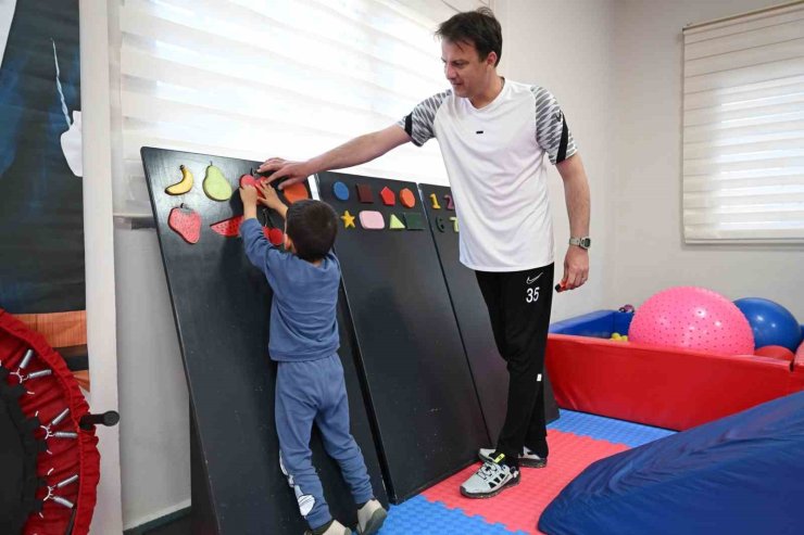 Başkan Çerçioğlu, otizmli çocukların yanında