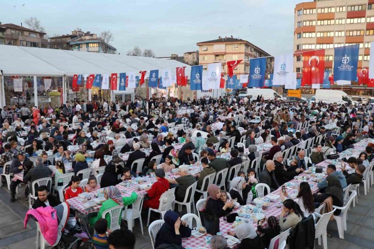 Büyükşehir’in iftar sofrası her gün 3 bin kişiyi ağırlıyor
