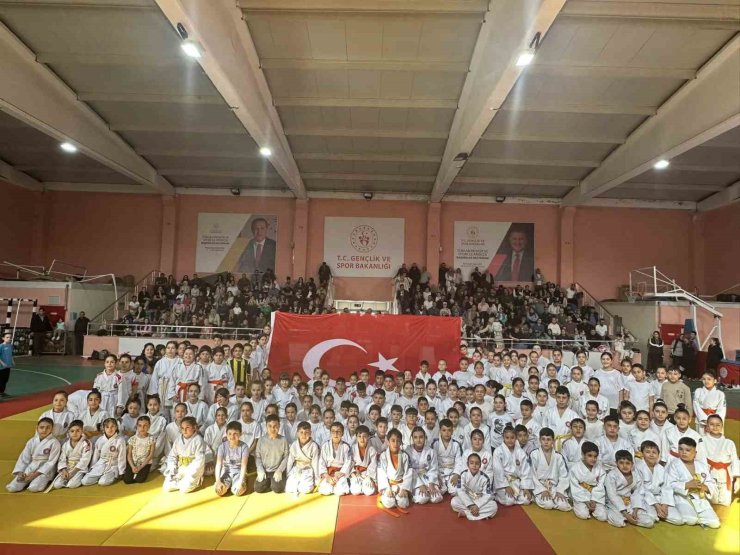 Salihli’de Çanakkale Deniz Zaferi’nin 110. yıl dönümüne özel turnuva