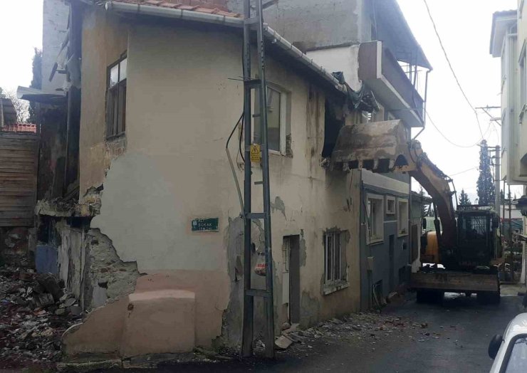 Osmangazililerin güvenliği için metruk binalar yıkılıyor