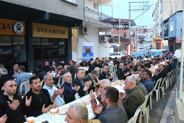 Dadaşlar geleneksel iftar yemeğinde buluştu