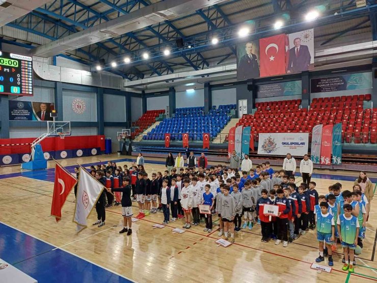 Küçükler basketbol grup müsabakaları başladı