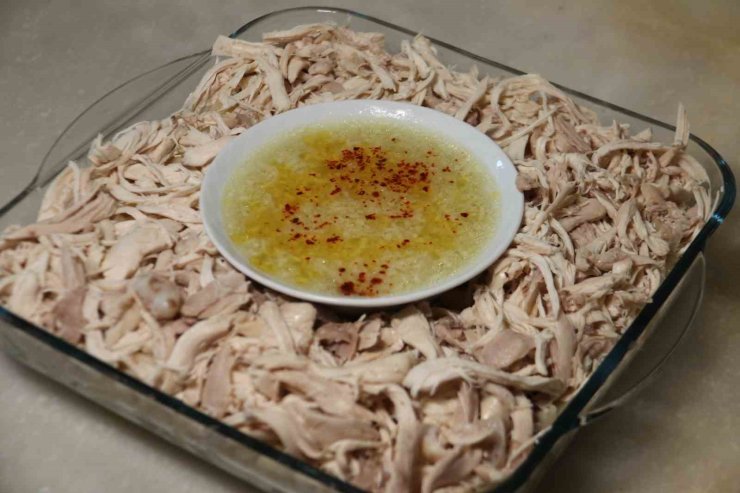 Damak çatlatan geleneksel gırniş yemeğini tadan bir daha unutamıyor