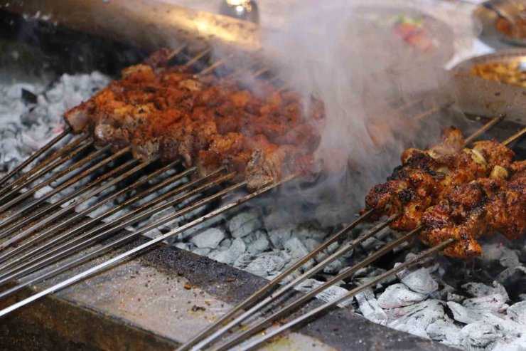 Diyarbakır’da bayramda 50 ton tescilli ciğer kebabı tüketildi