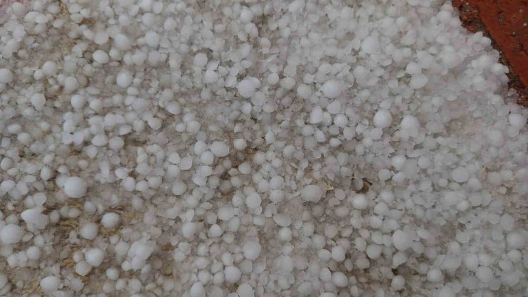 Bozkır’da dolu yağışı tarım arazilerine zarar verdi