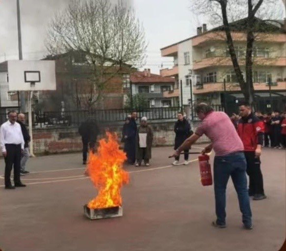 İtfaiyeden 4 günde 750 kişiye yangın tahliye tatbikatı