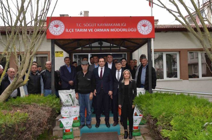 Söğüt’te çiftçilere yüzde 50 hibeli ayçiçeği tohumu dağıtıldı
