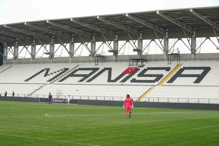 Manisa’da tribünler boş kaldı