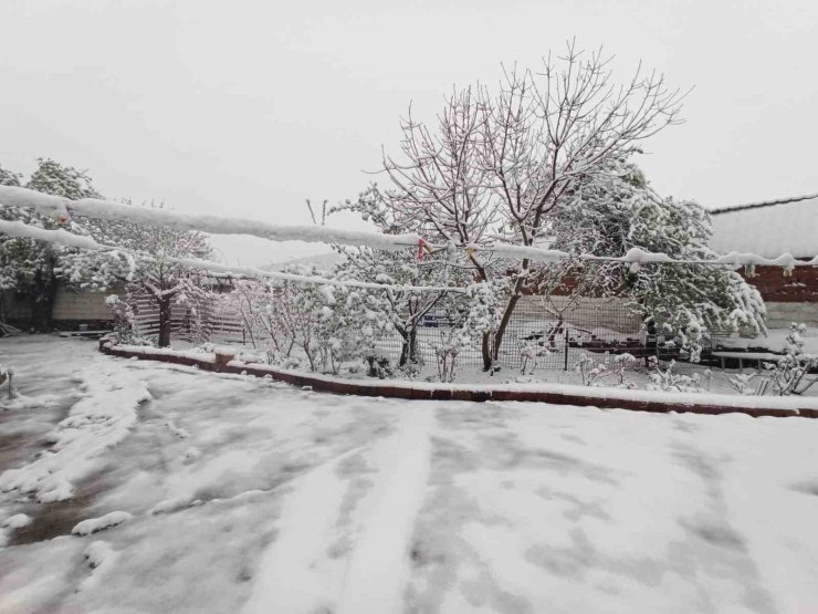 Kış geri geldi: Edirne’de kar yağışı