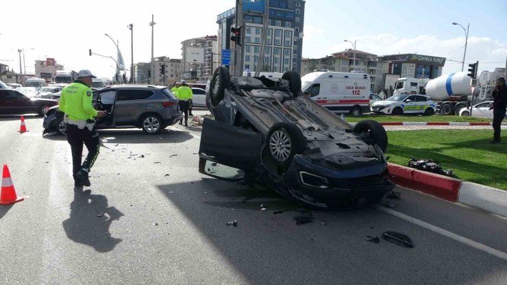 Malatya’da cip ile çarpışan otomobil ters döndü: 2 yaralı
