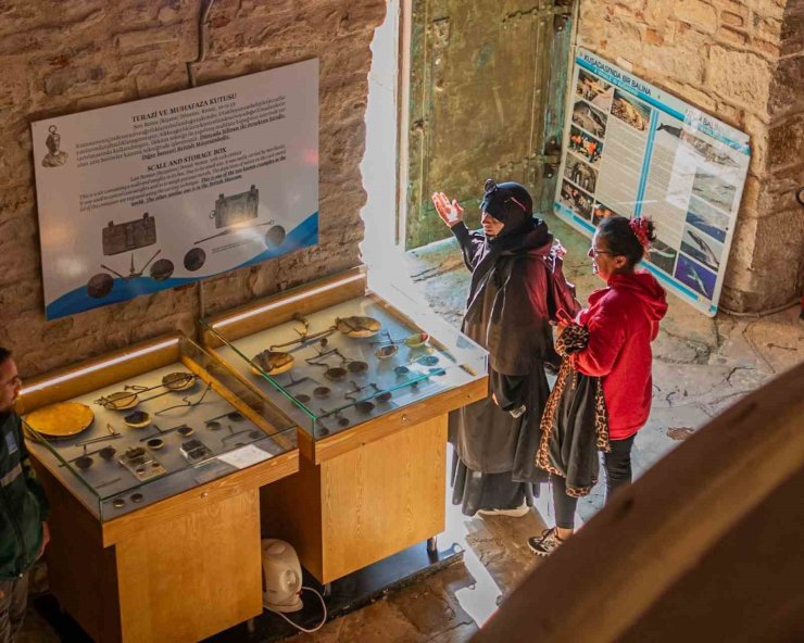 Kuşadası Deniz Ticaret Tarihi Müzesi vatandaşlardan yoğun ilgi görüyor