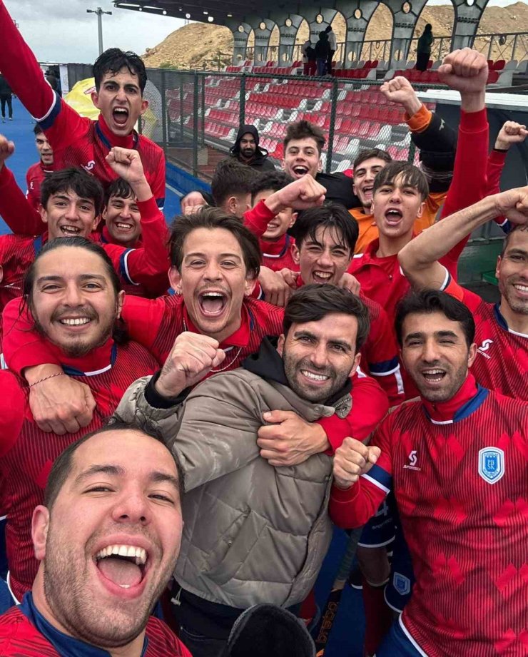 Pursaklar Belediye Spor Kulübü Hokey Takımı, namağlup Süper Lig’de
