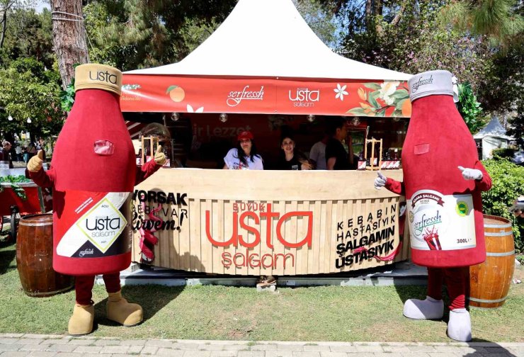 Büyük Usta ve Serfressh, Adana şalgamını geri dönüştürülebilir cam şişelerinde tanıtıyor