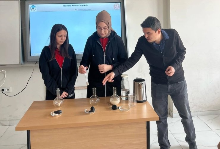 Altıntaş’ta "Enerjimiz Geleceğe-Kodluyorum, Modelliyorum, Üretiyorum" projesi