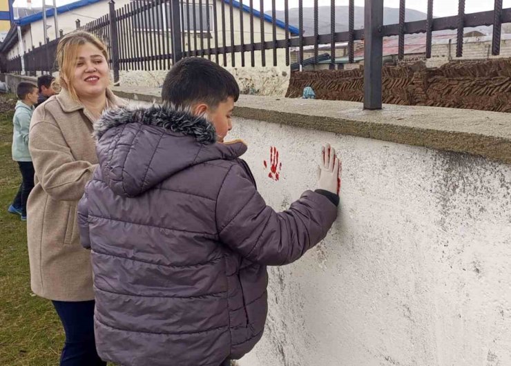 Öğrenciler otizme dikkat çekti