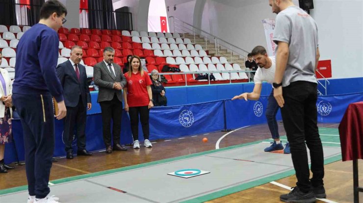 Özel sporcular Hemsball Turnuvası’nda yarıştı