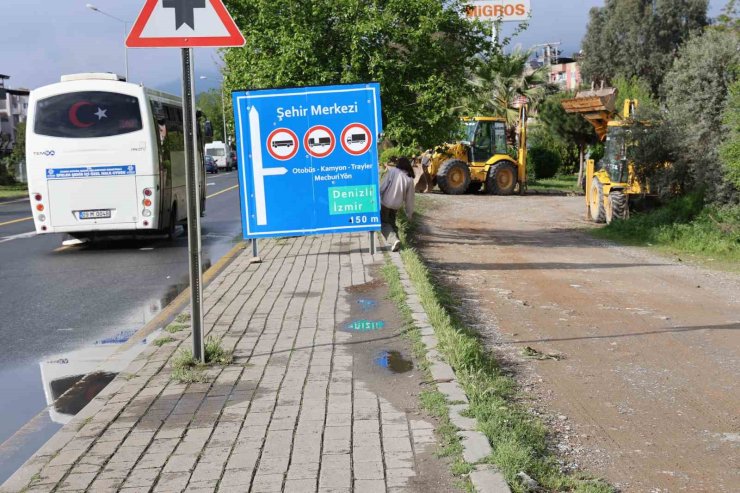 Aydın’da yayaları çileden çıkaran trafik levhası