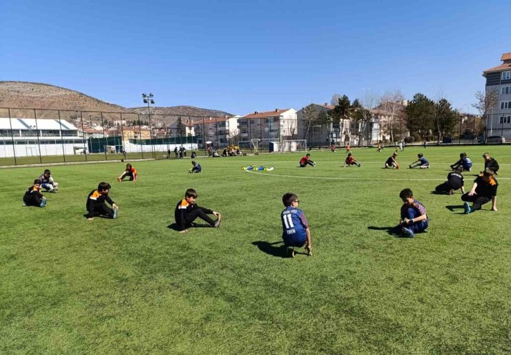 Futbol antrenmanları aralıksız devam ediyor
