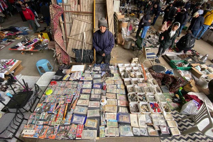İkinci el ve antika eşya arayan soluğu Bornova Bit Pazarı’nda alıyor