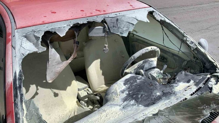 Karaman’da park halindeki otomobil yandı