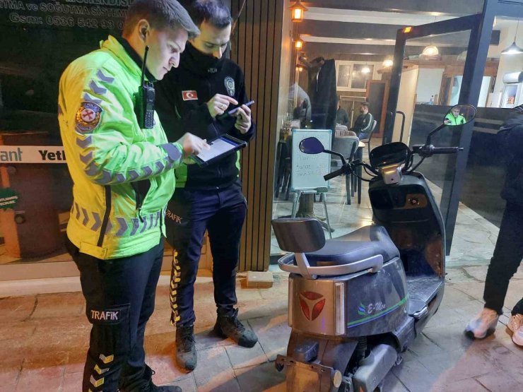 Sakarya’da elektrikli bisiklet yayaya çarptı: 2 yaralı