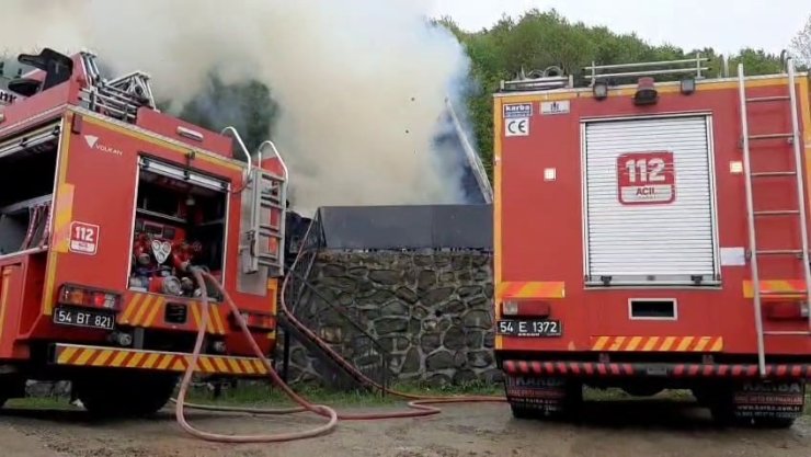 Sapanca’da bungalov alev topuna döndü
