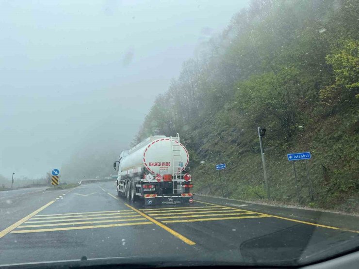 Bolu Dağı’nda hafif kar yağışı ve sis etkili oluyor