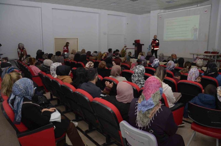 Besni’de aile yılı eğitim ve bilgilendirme programı düzenlendi