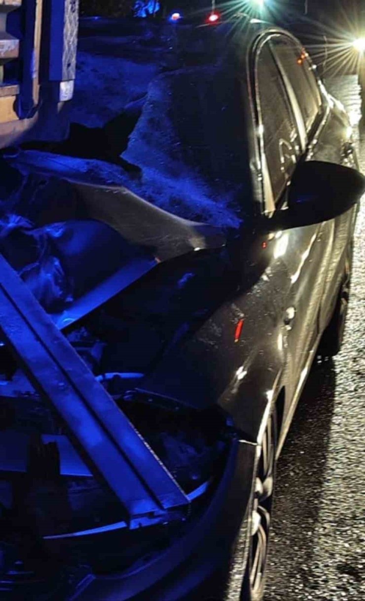 Alanya’da tır ile otomobil çarpıştı: 1 ölü, 2 yaralı