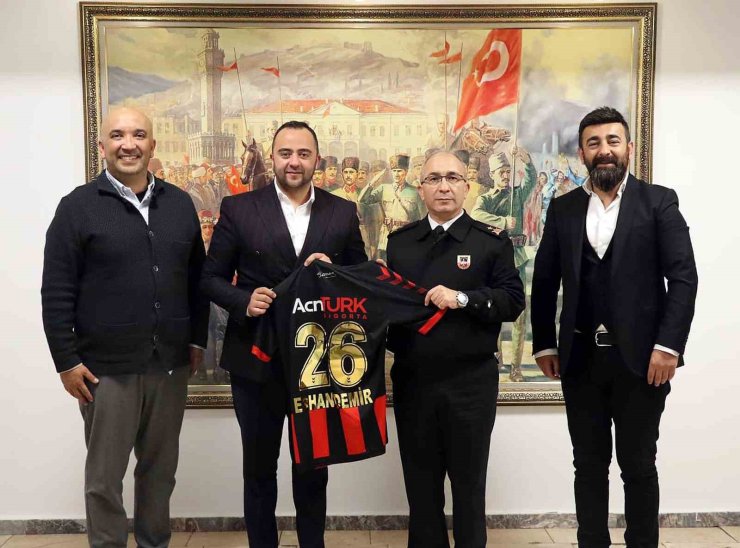 Eskişehirspor yönetiminden İl Jandarma Komutanı’na ziyaret
