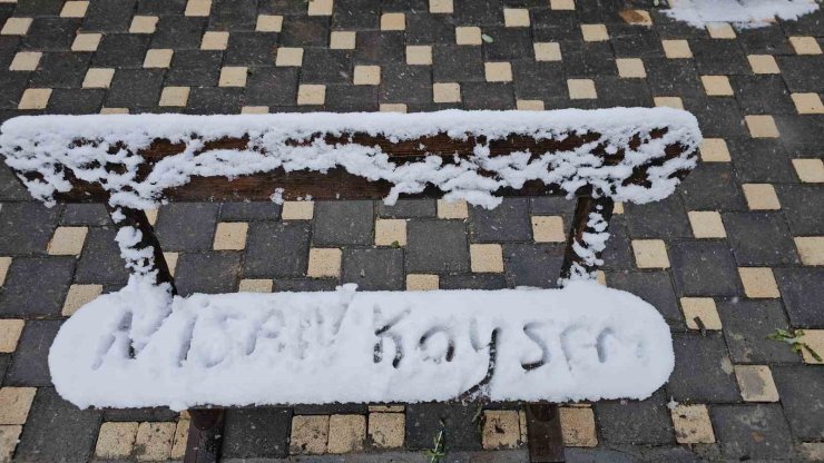 Nisan karı Kayseri’yi beyaza bürüdü