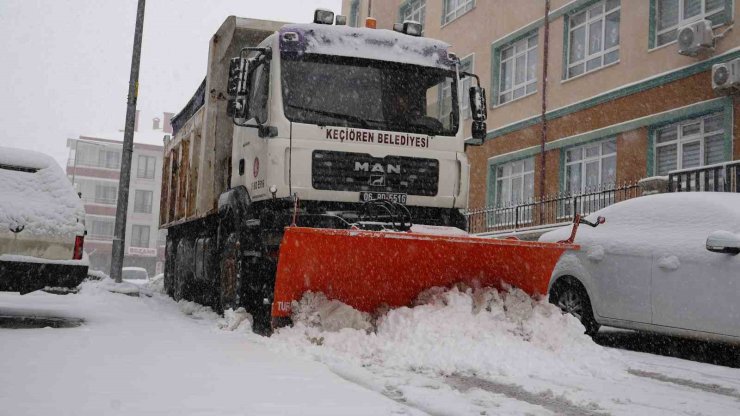 Kar yere düştü ekipler sahaya indi