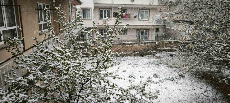 Denizli’ye Nisan ayında kar bereketi