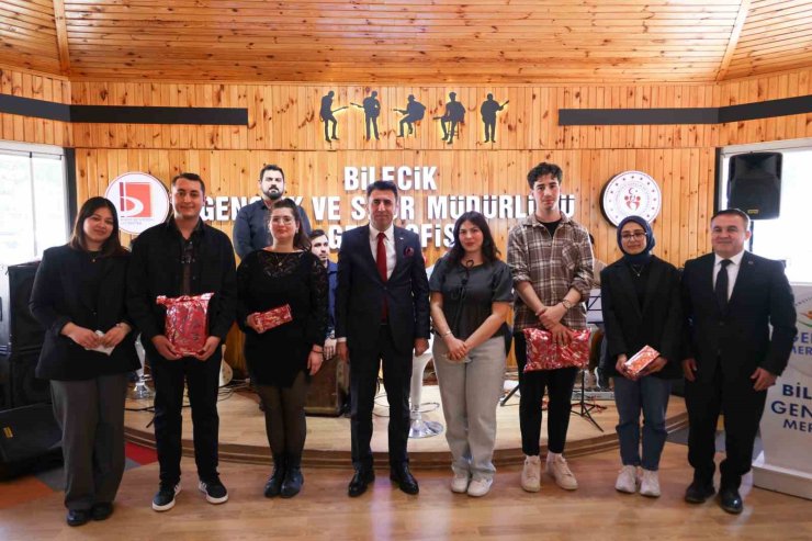 Bilecik’te genç yetenekler sahne aldı, kültür ve sanat rüzgarı esti