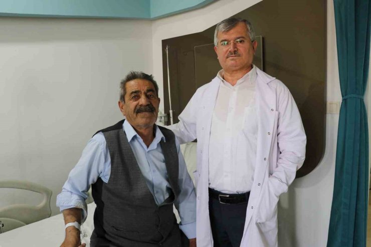 4 damarı kapalı olan ve bir gözünü kaybetme riski bulunan hasta ameliyatla sağlığına kavuştu