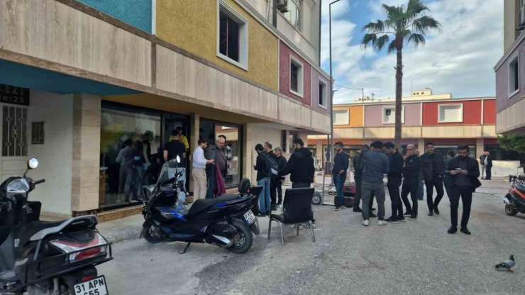 Berbere dükkanına girip selam iletti, silahla 2 kişiyi yaraladı