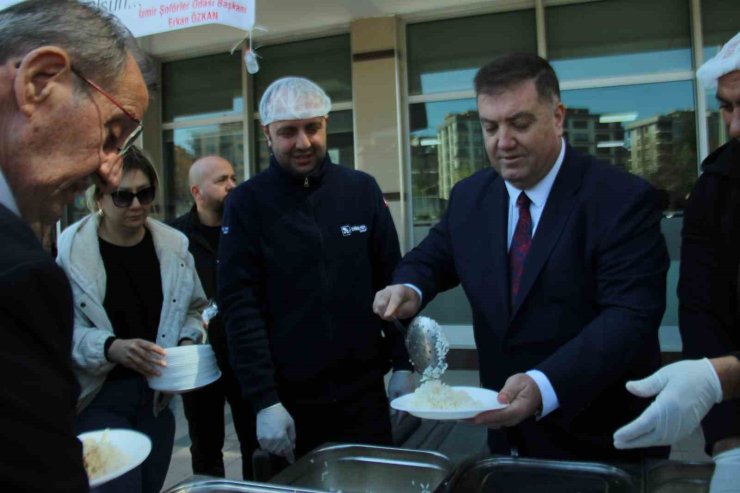 İzmirli taksicilerden pilav hayrı