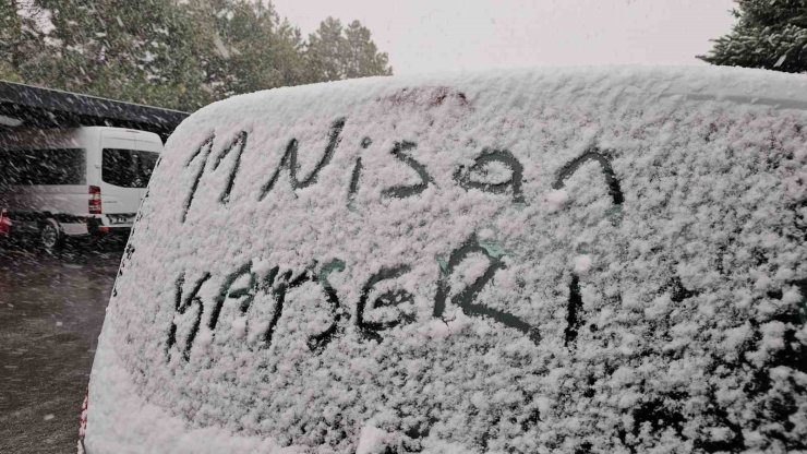 Kayseri’de kar ve şiddetli rüzgar