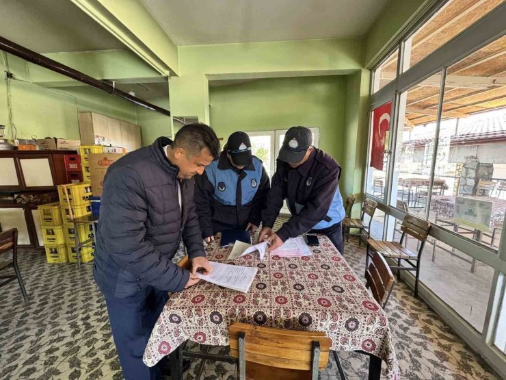 Karacasu’da zabıtalar denetledi