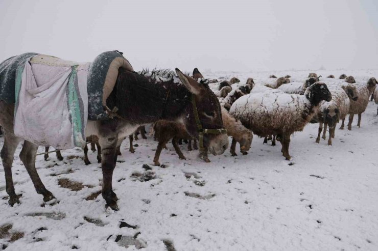 Bayburt’ta nisan ayında yoğun kar yağışı