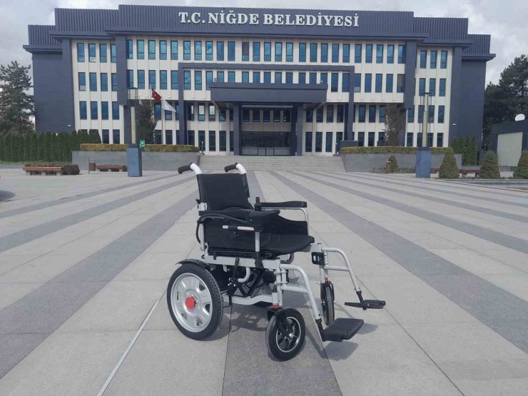 İyilik Ailesi’nden engelli İrem Kumru’ya anlamlı hediye