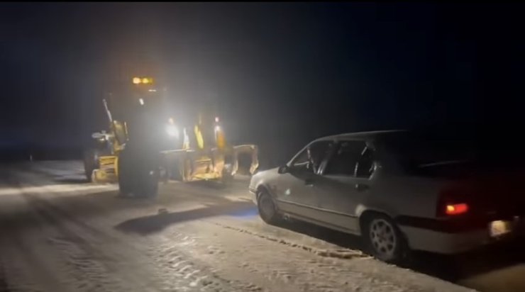 Yozgat’ta Nisan ayında yağan kar sonrası temizleme çalışmaları yapıldı